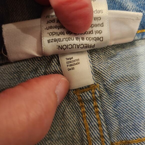 INGRID & ISABEL ISABEL Maternity Lt Wash Denim Distressed Shorts Boho Womens 2 - Picture 7 of 10